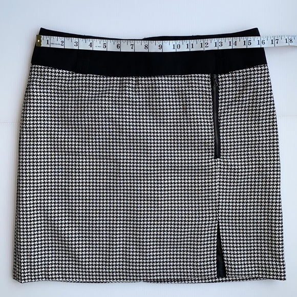 Houndstooth Mini Skirt Front Slit Accent Zipper Black White - Picture 9 of 15
